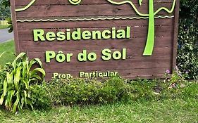 Casa na lagoa do Palmital com acesso à lagoa na propriedade e localizada apenas a 13 km da praia de Atlântida Sul e do Centro de Osório Lugar com Natureza-Wi-Fi 1 cama de casal e um beliche 2 solteiros